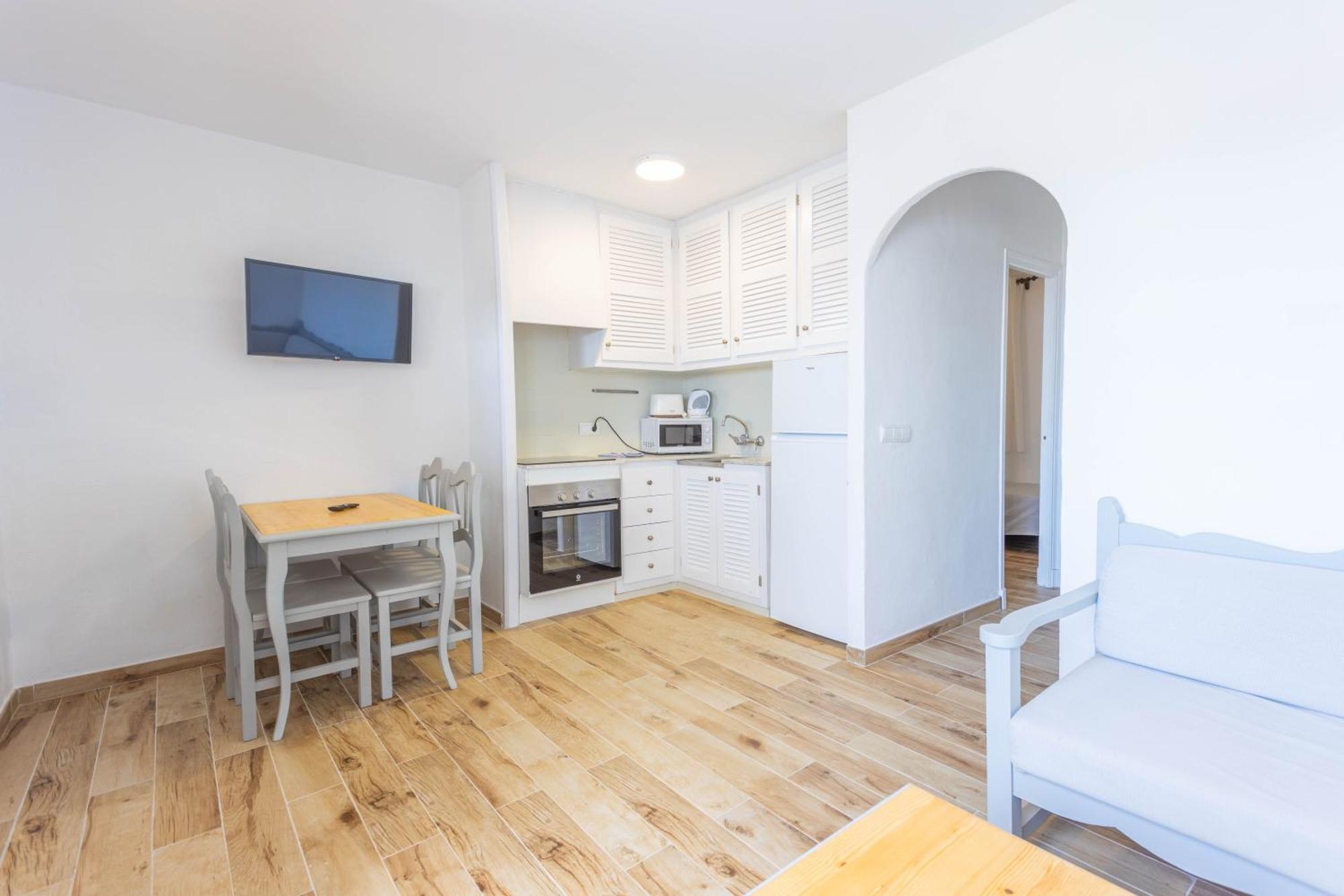 Apartamentos Son Bou Gardens By Menorcarentals Екстериор снимка
